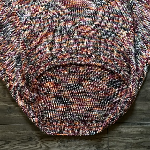 Asymmetrical Women’s Sweater. - Picture 3 of 3